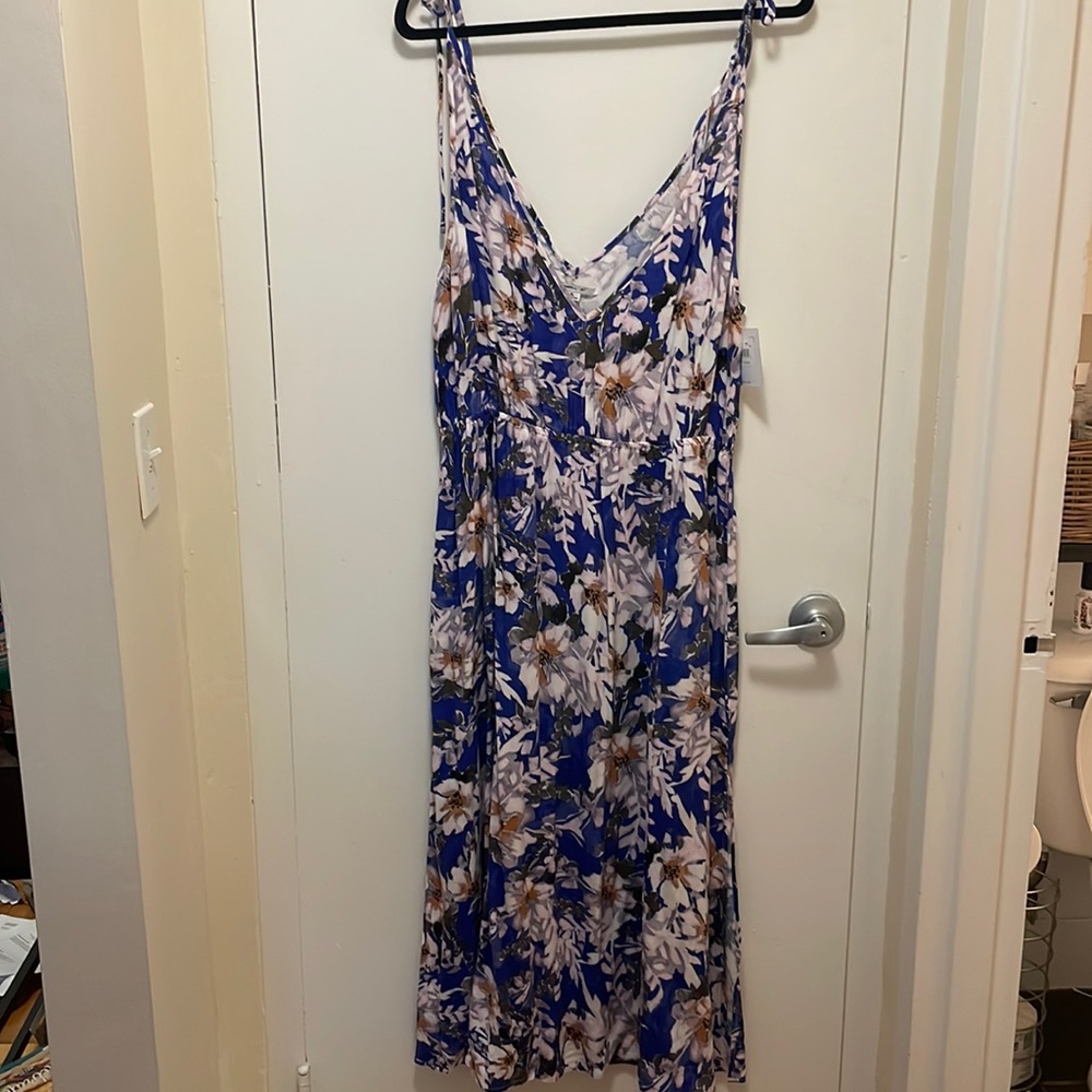 NWT Floral Dress with ties at shoulder
